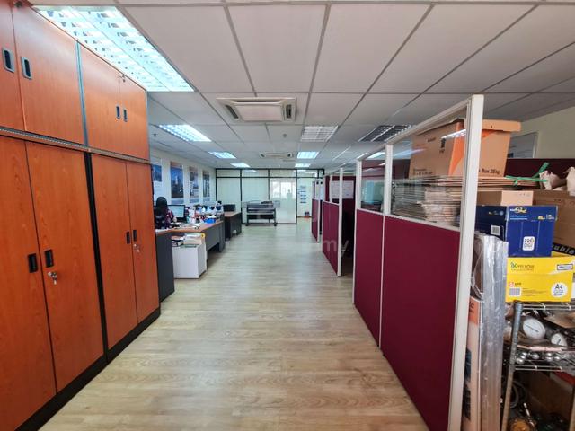 Puchong Jaya 1026sf Office with lift Tenanted Roi 6% Opposite ioi Mall 1