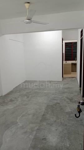 Desa Mentari Flat (Block 8) 1