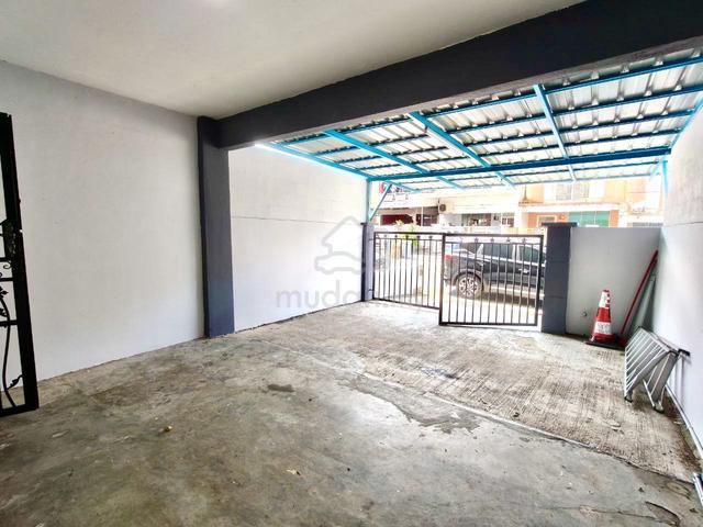 Taman Sciente Kelapa Sawit, Kulai Double Storey House 3 Bed 3 Bath 1