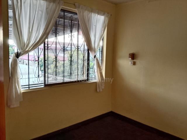Clean Room at Taman Mui Lok 1
