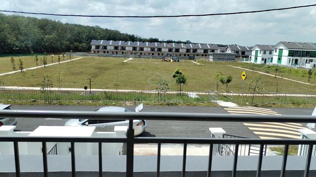 Fully Furnished 4 bilik 3 bilik air Teres 2 Tingkat di Durian Tunggal 1
