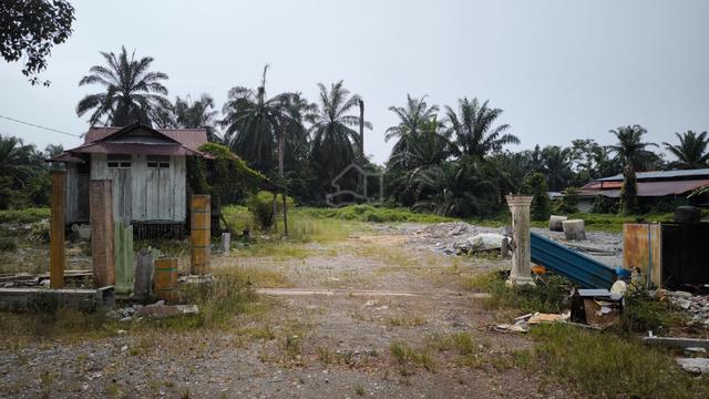 Tanah Tepi Jalan Besar Batu Pahat - Muar 1