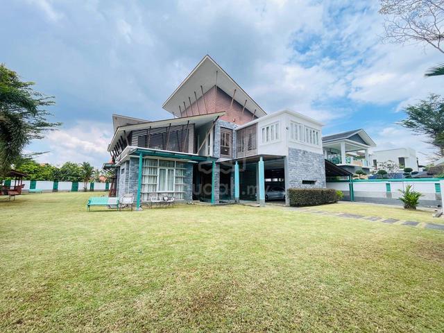 Bungalow at Jalan Titian Bukit Jelutong Seksyen U8 1