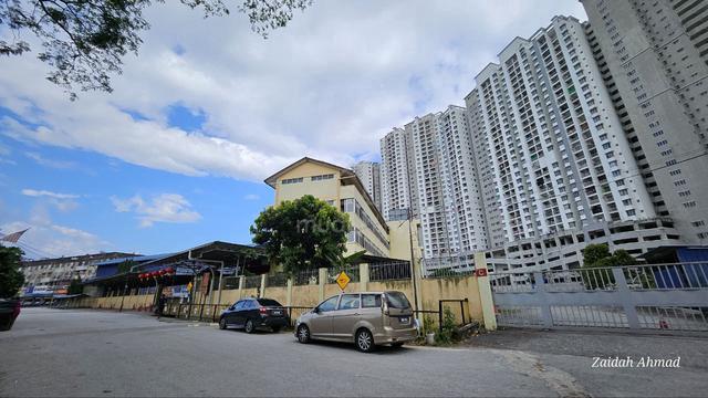 Sri Gotong Apartment 1