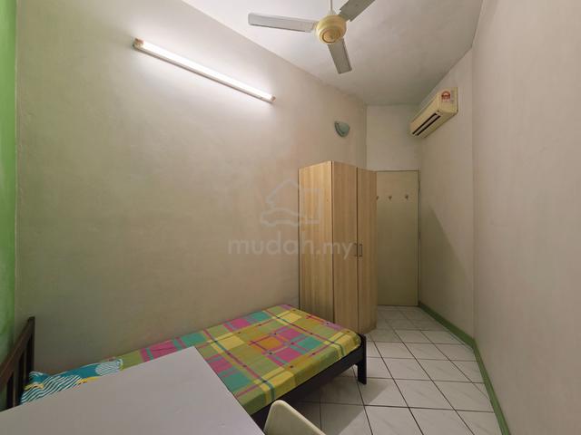 Single Room for Rent at Kelana Jaya near LRT 1