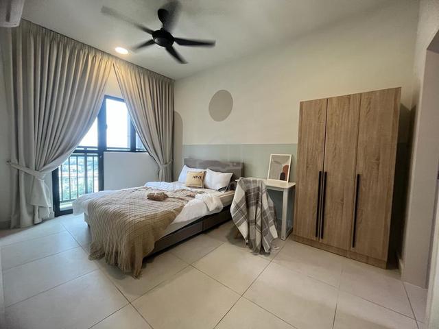 Next to MRT Tmn Connaught, Master Bedroom Private Bath, Majestic Maxim 1
