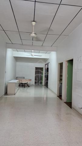Partially furnished near Jelutong Single Storey 1