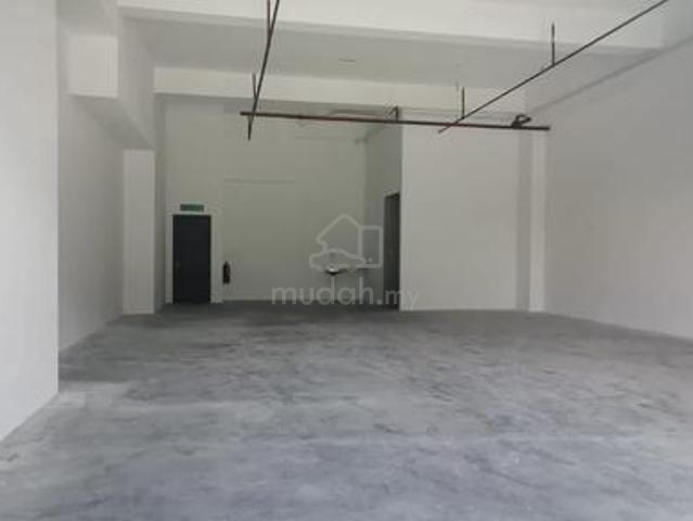 3sty shop Pusat Bandar Putra Point Nilai 24x75 BELOW MARKET PRICE 1