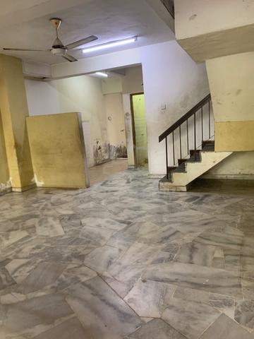 Double storey 4room 2bath 1000sq ft Leasehold Basic unit Repair need 1