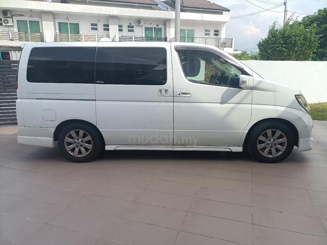 Nissan Elgrand 3.5 - 5