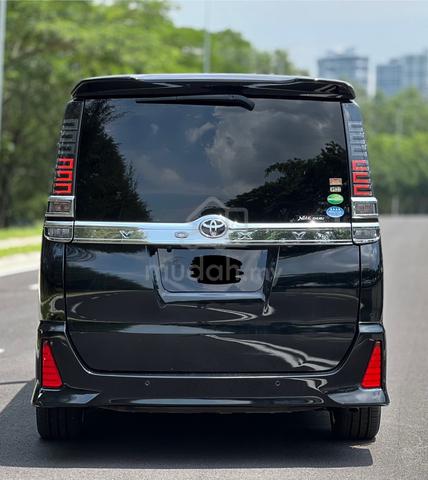 2019 Toyota VOXY 2.0 ZS KIRAMEKI II (A) - 4