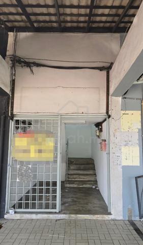 Good Location- 1st floor shoplot ( office ) for rent. 1