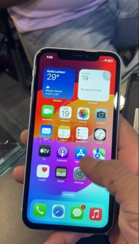 iPhone xr white - Mobile Phones & Gadgets for sale in Bandar Puteri