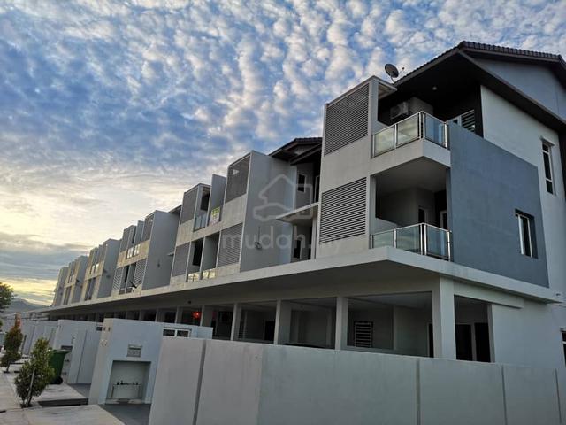 Fully Renovated & Furnished Upper Corner Townhouse Simpang Ampat SALE 1