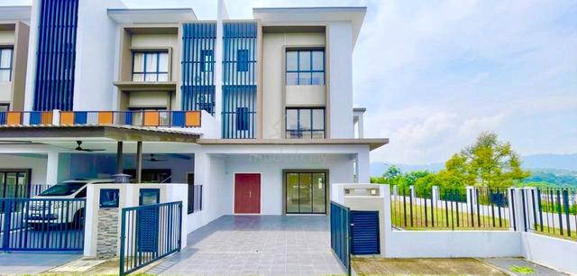 CORNER LOT 3 Storey Superlink Nassim Heights Taman Ukay Bistari Ampang 1
