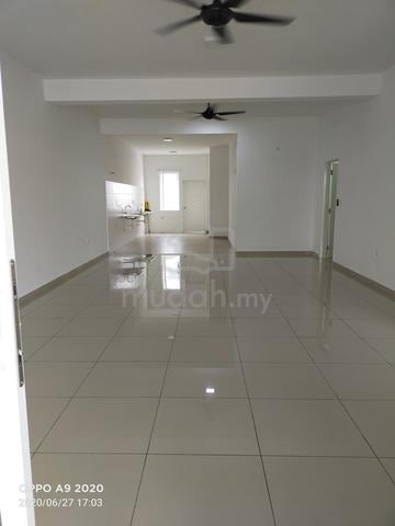 FREEHOLD Superlink Double Storey Suriaman 3 1
