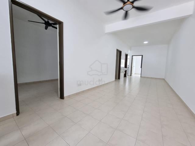 Bandar Cemerlang (Ulu Tiram) Town House For Rent 1
