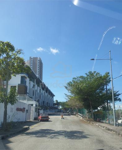 Cascara 88 upper unit with good view, entrance like 2 storey terrace. 1