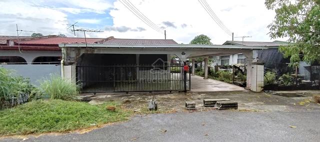 CORNER, Terres Setingkat, ALAMANDA MALIHAH 1