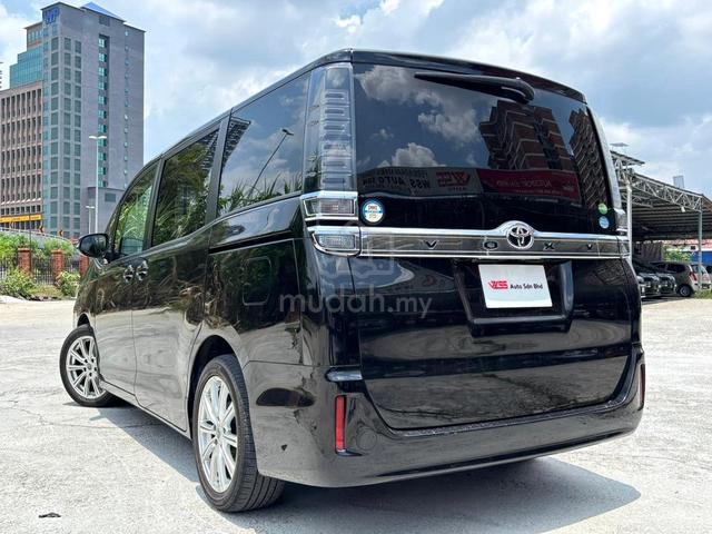 2019 Toyota VOXY 2.0 8 Seater F/Loan Leather seat - 2