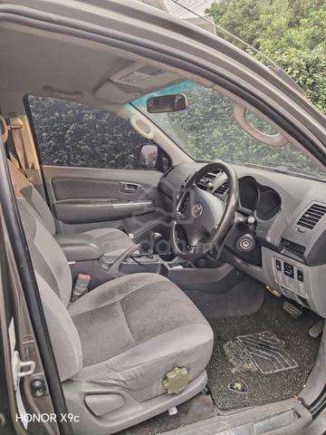 2011 Toyota HILUX 2.5 G FACELIFT (A) - 2