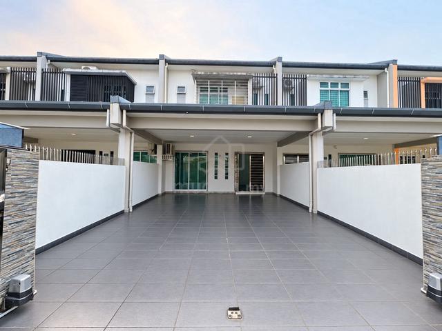 Double Storey Terrace Intermediate House for Sale at Taman Uni Central 1