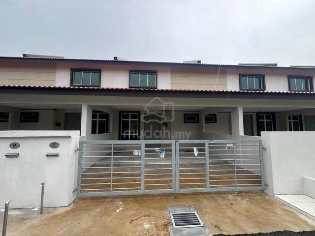 TERES SETINGKAT SETENGAH KEMPADANG BAY Kuantan Pahang 1
