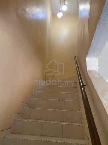 Corner double story house in damai perdana 1/4 for sale 1
