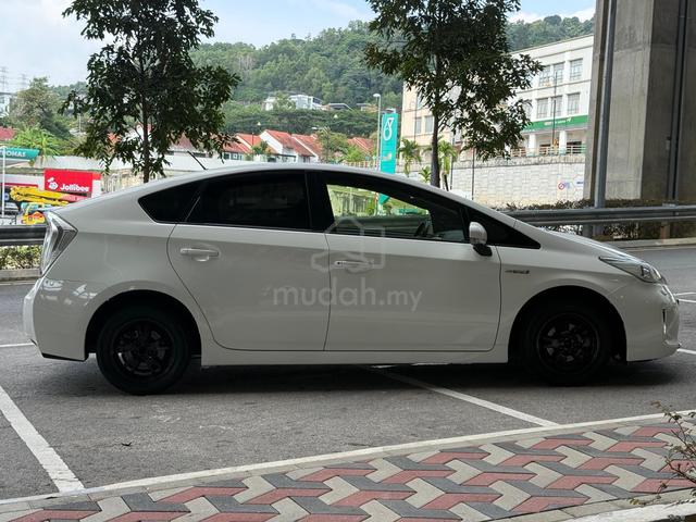 2013 Toyota PRIUS 1.8 LUXURY (A)- NEWBATT2026WARRA - 4