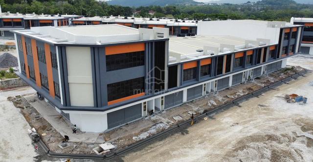 [IKON@CENTRIO SEREMBAN 2] 24'x75' Intermediate Unit Facing Mainroad 5