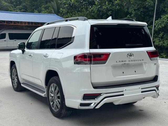 2023 Toyota LANDCRUISER 3.4 ZX FJA300W (A) - 4