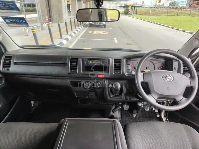 2023 Toyota Hiace 2.5 (M) Window Van Low (No Seat) - 4