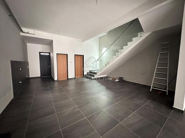 D’Art Hills Residence 3-stry 5bed 4bath brand new / Indahpura kulai 1
