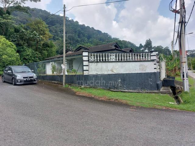 Bungalow Kg Istana, Batu Pahat. 3