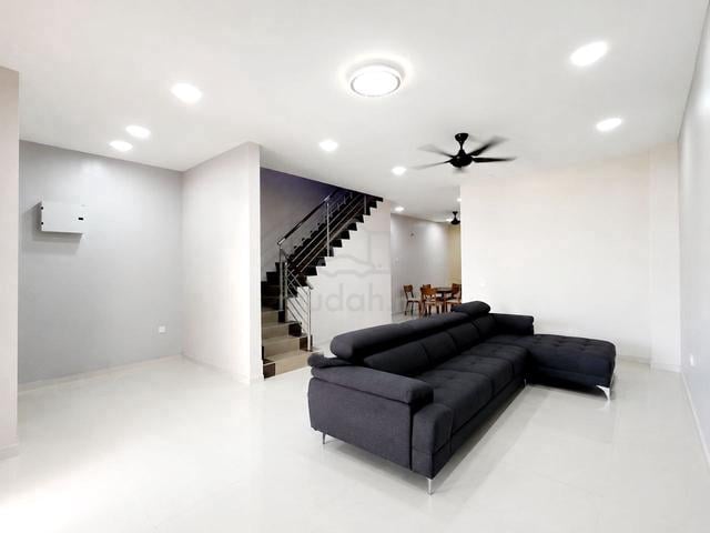 For Rent Pengkalan Precinct 18, 2 Storey Terrace House, Gate and Guard 1