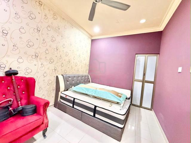 Partial Furnished Port Klang Single Storey Corner House 5R2B For Rent 1