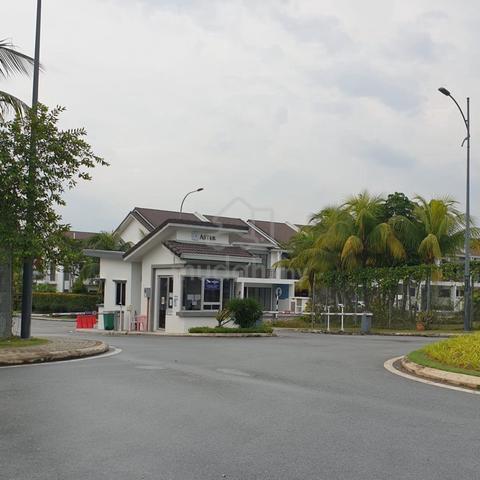 Diamond City Aster Semenyih 2sty End Lot Newly Painted Gated & Guarded 1