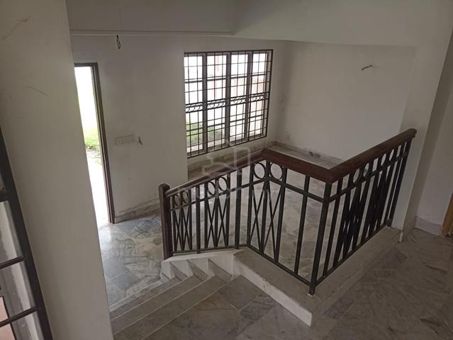 Corner Double Storey Unit in Lembah Beringin 1