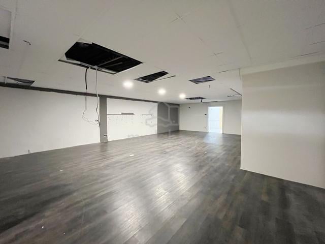 Commercial Bungalow 9,200 sqft Big Land and Facing Main Road at Gurney 1