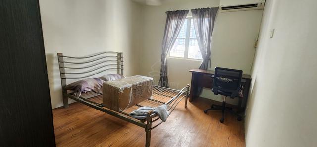 Newly Renovated Master Bedroom attached Bathroom with Aircon & Wifi 2