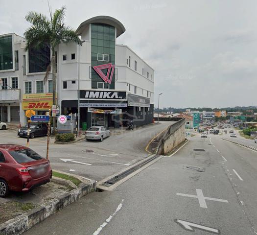 1st Floor Shoplot for Rent – Corner Unit Facing Main Road 1