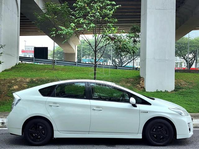 Toyota PRIUS 1.8 (HYBRID) 1 OWNER USED OFFER PRICE - 3