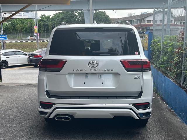 2022 Toyota LANDCRUISER LC 300 3.3 ZX DIESEL  (A) - 4