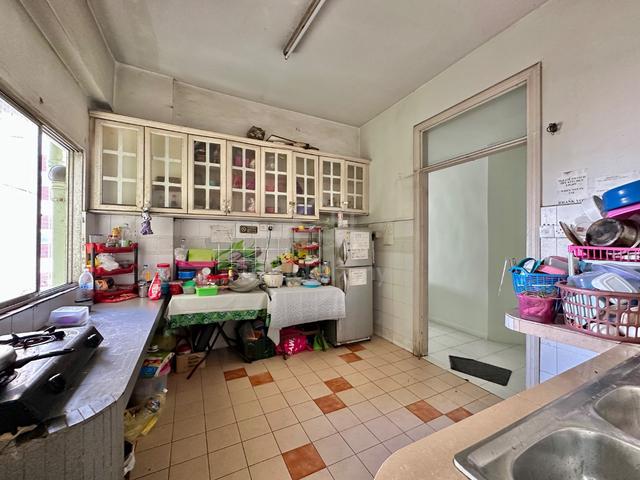 Api-Api Apartment 1