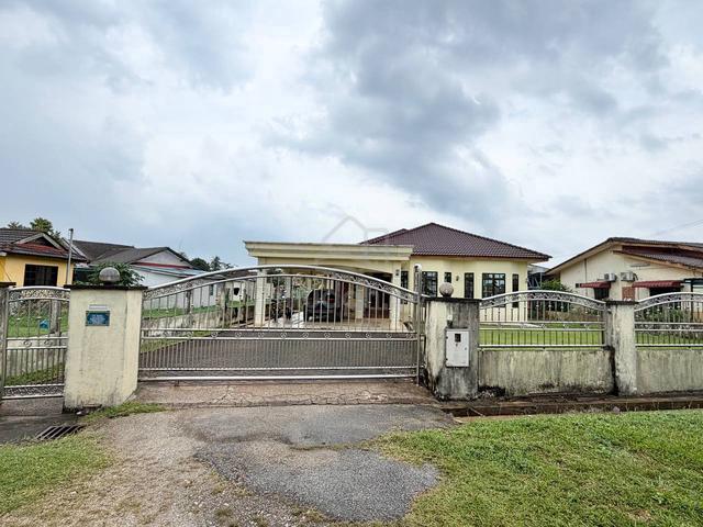 Banglo Chukai, Kemaman 1