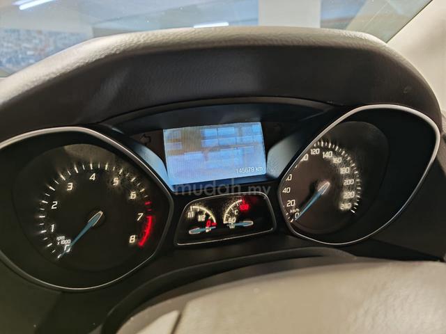 2014FordFocus Titanium 2.0 (A)B/ListBolehLoanKedai - 5