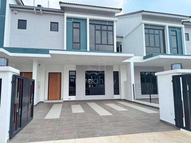 Iconia Garden Residence Zone 10C2 Impian Emas Brand New 1