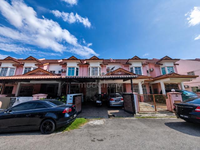 (RENOVATED) 2 Storey Terrace Taman Arked, Dengkil 1
