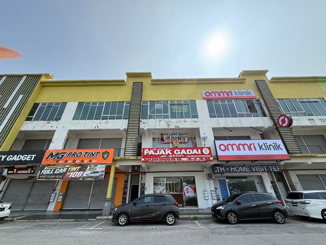 Facing Mainroad 3 Storey Shoplot KIPMART Bachang, near Supermarket 1