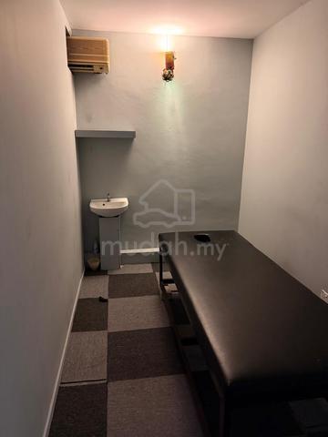 FACIAL ROOM SUITABLE FOR NAIL ART Eyelashes 1
